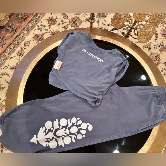 FP Movement Women's Hot Shot Logo
Crossover 2-Piece Set 🌸 - Picture 8 of 11